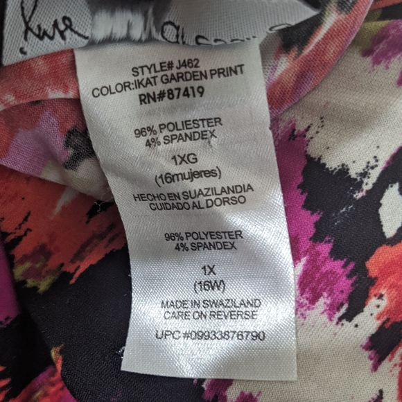 ❗2/$20❗Sleeveless Floral Top - Picture 4 of 4